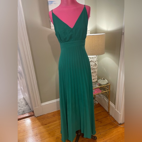 Green long gown for any special event - Picture 6 of 7